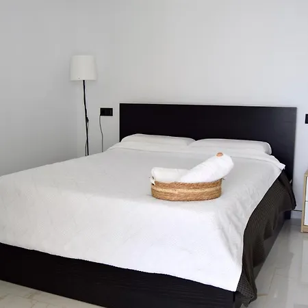 Beachfront Heaven - Carvajal Apartment *