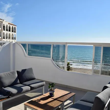 Beachfront Heaven - Carvajal Apartment